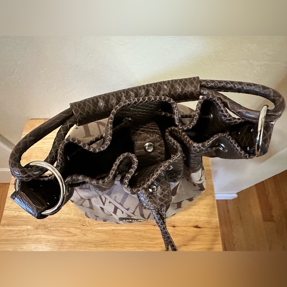 Valentino by Serendipity Valentino Bucket Bag - Picture 4 of 11